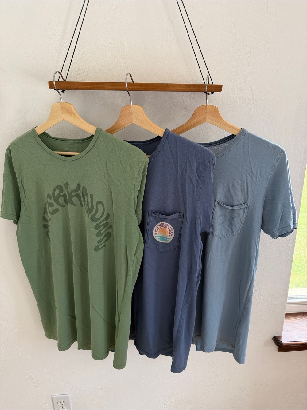 8 Outerknown T Shirts - Medium